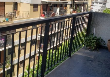 Dpto. 4 ambientes al frente, piso alto en excelente ubicacion 