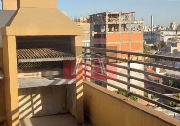 Dpto. 6 años impecable al frente con amplio balcon y parrilla 42m2t.